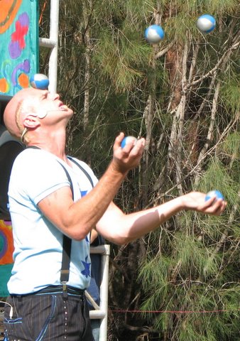 juggler Juggling Act, kept all the balls in the air and was funny too