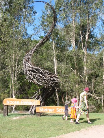 steiner-school Flocking to the Children's Festival at the Steiner School in Doonan