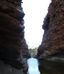 alice springs travel tips simpsons gap