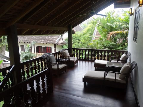 3-nagas-balcony-luang-prabang