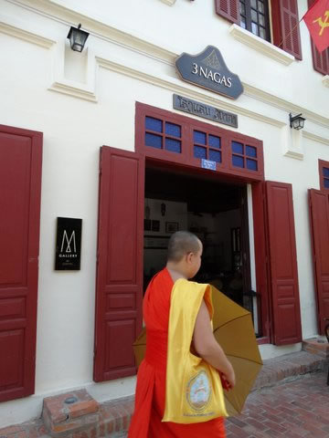 3-nagas-monk-luang-prabang