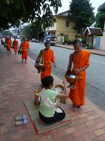 luang-prabang-alms-ceremony2